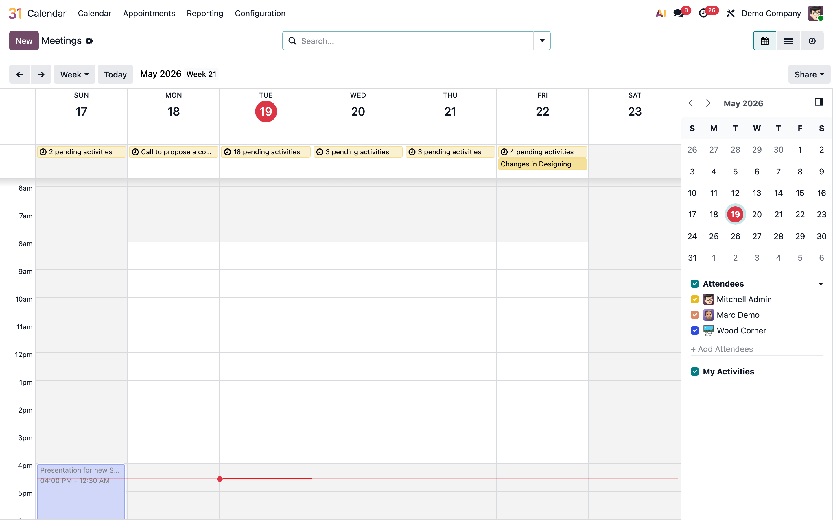 Vue calendrier hebdomadaire d'Odoo Community avec pending activities par jour, attendees assignés et navigation mensuelle